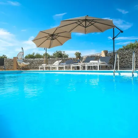 Villa Parisa Bozava