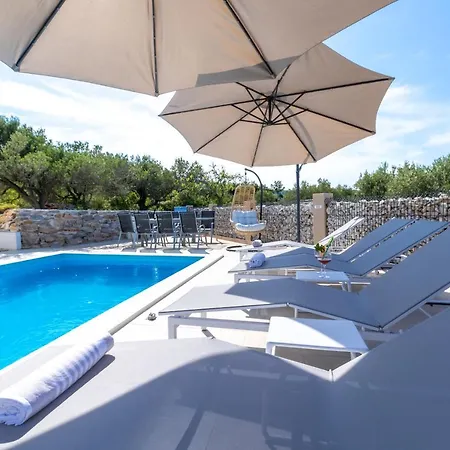 Villa Parisa *